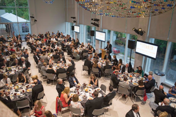 Aerial photo of dining guests at the gala at the Knoxville Museum of Art
