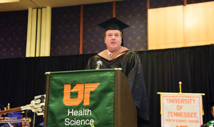 UT Alumni Association President Kimbrough Dunlap III (Knoxville ’85) welcomes new Health Science Center graduates to the UT Alumni Association during fall commencement in Memphis.