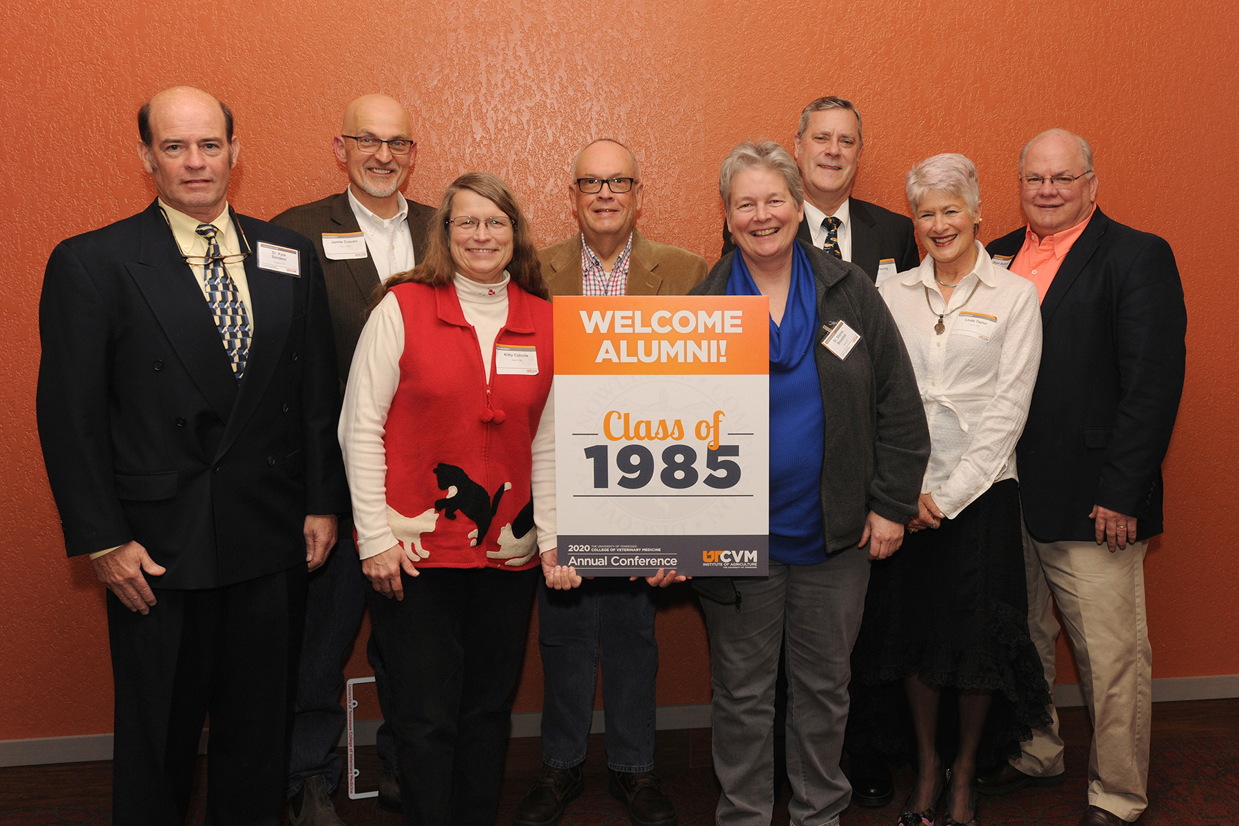 A group of eight alumni from the UT CVM class of 1985
