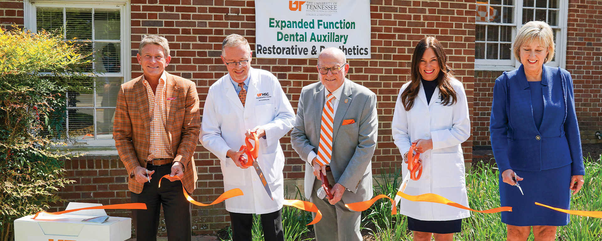 UT System President Randy Boyd, UTHSC College of Dentistry professor Jerry McKinney, UTHSC College of Dentistry Dean James Ragain, UTHSC College of Dentistry Professor Alicia Long, and UTK Chancellor Donde Plowman.