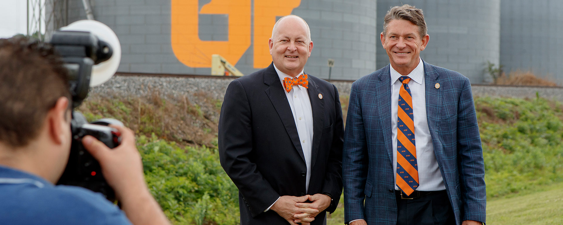 UT Martin Chancellor Keith Carver and UT President Randy Boyd are photographed in front of the “Everywhere You Look, UT” mural in Sharon. Since 2019, the University of Tennessee has been painting canvases across the state to remind passersby of UT’s presence in all 95 counties. To find mural locations or to nominate a space, visit https://everywhere.tennessee.edu/murals/. Photo By Sam Thomas