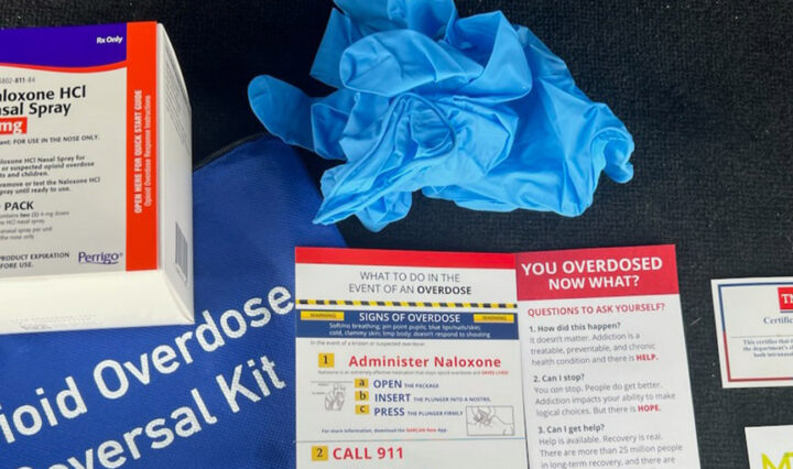 Narcan kit with all its contents.