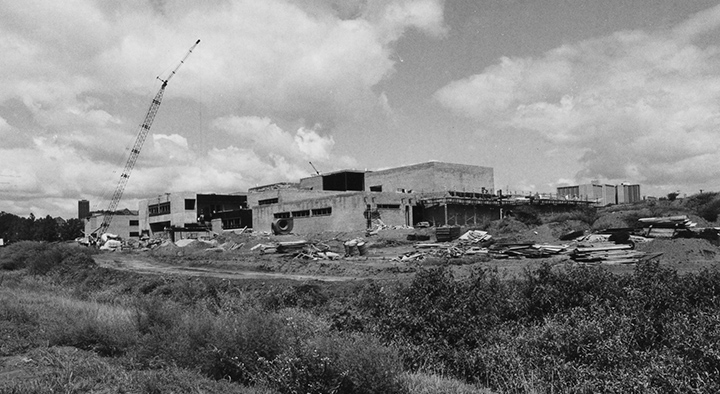 Construction of the UT College of Veterinary Medicine building in 1977.