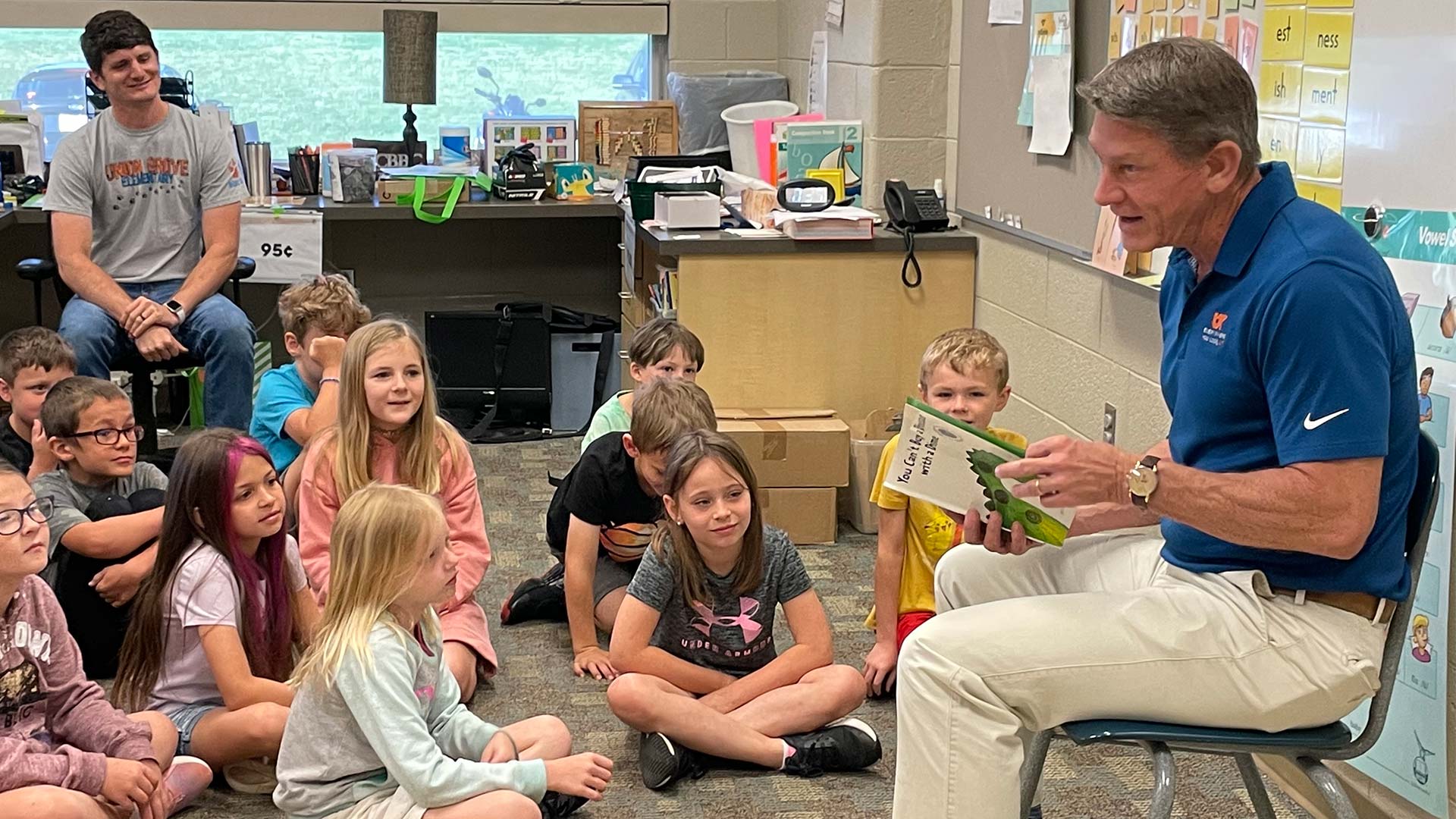 UT System President Randy Boyd reads to Union Grove Elementary School second graders in 2022.