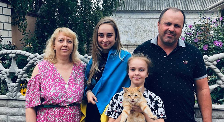 Nina Klimenkova,
center, and her family in Ukraine.