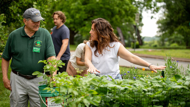 Master Gardener Peter Markovitch speaks with intern Christa Meshell about using raised beds.